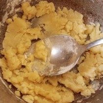 Злегка обсмажуємо отриману масу