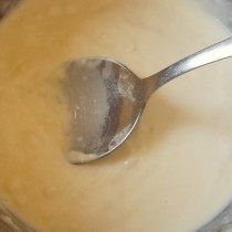 Постійно помішуючи доводимо соус до єдинородний маси