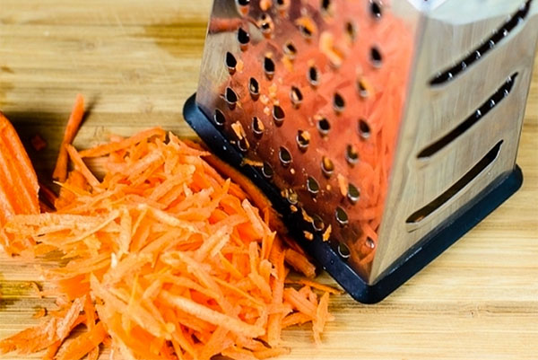 натерти моркву для салату