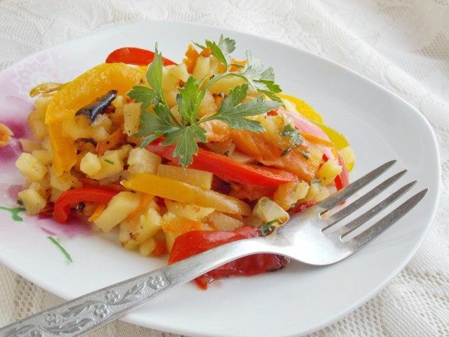 Смажена картопля з овочами