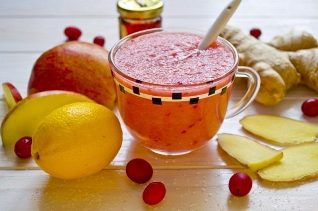 Вітамінний коктейль - фруктовий смузі з журавлиною