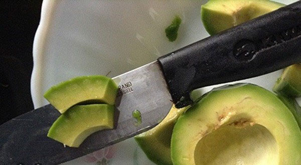авокадо нарізати шматочками