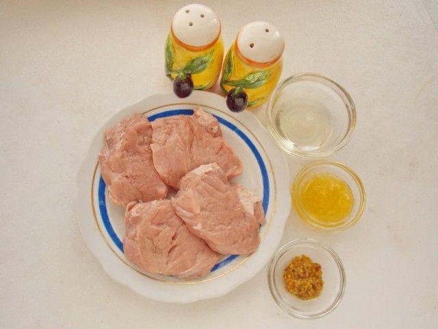 Інгредієнти для приготування медальйонів зі свинини з медово-гірчичним соусом