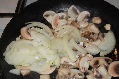 гасити гриби з цибулею
