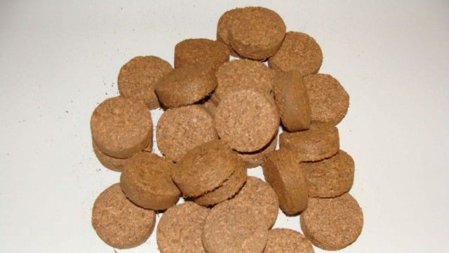 Кокосові таблетки, ( «кокогрунт») виконані з спресованого кокосового матеріалу