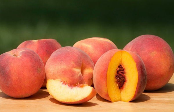 соковиті солодкі плоди персика