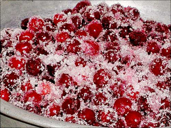 пересипати ягоди цукром