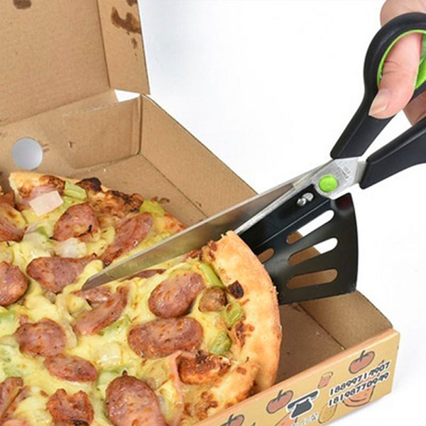 розрізаємо піцу ножем-ножицями
