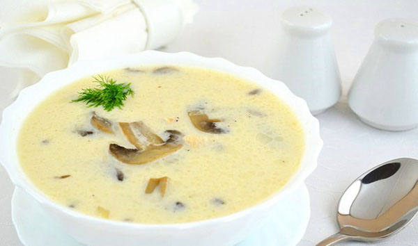 суп з грибами, куркою і сирками