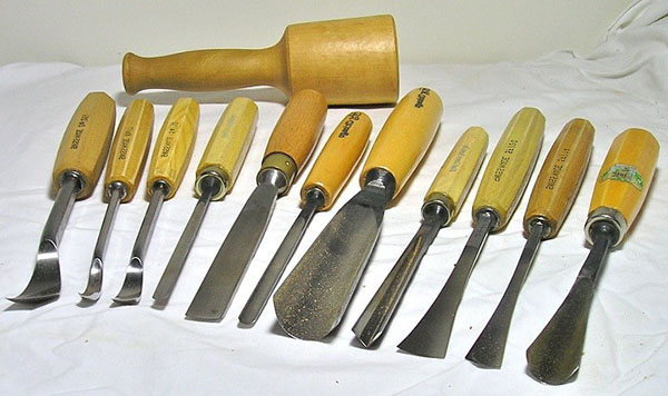 інструменти для різьби по дереву