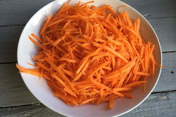 натерти моркву