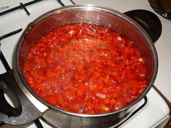 варити помідори з цукром