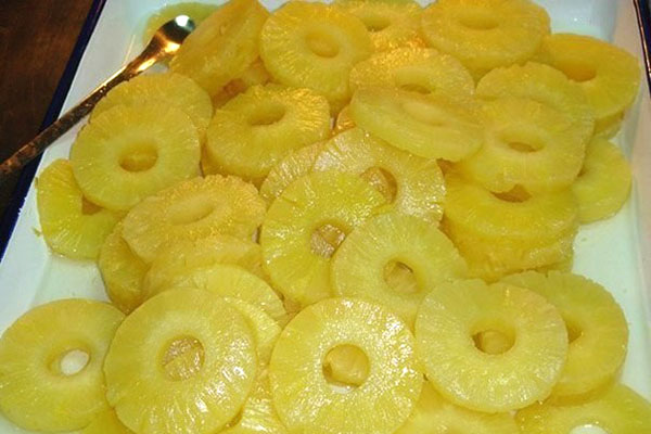 консервовані ананаси