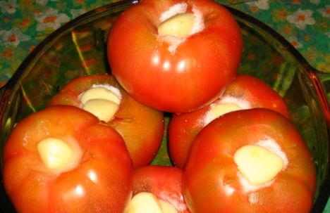 помідори мариновані з часником і зеленню